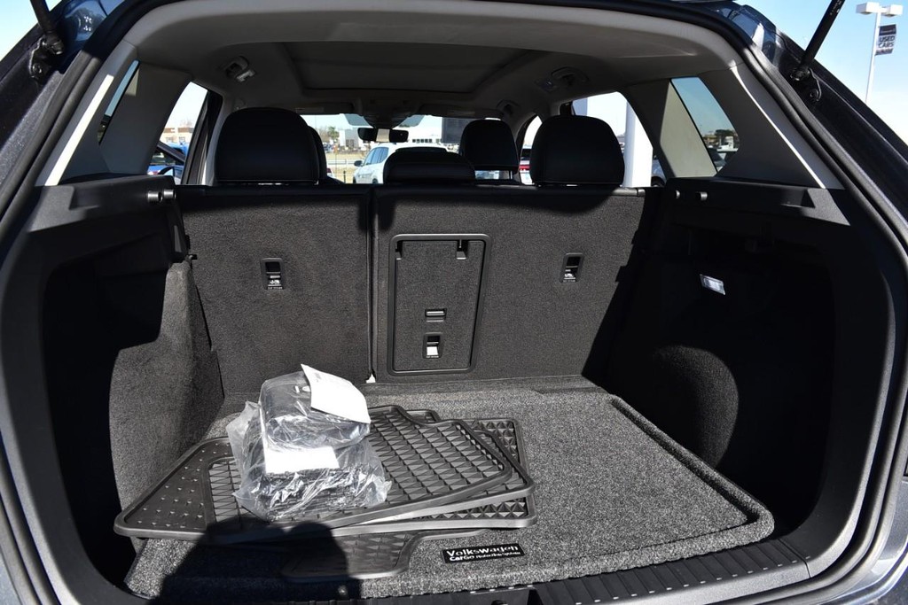 Volkswagen Taos Vehicle Full-screen Gallery Image 26