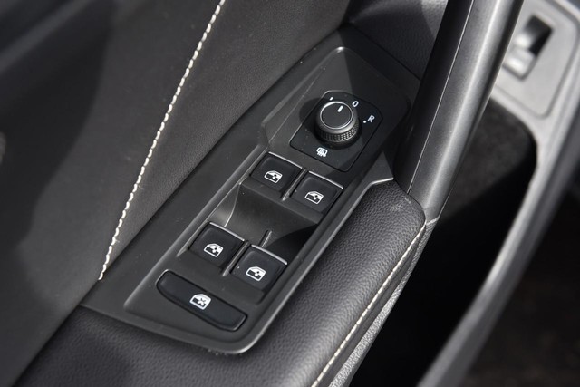 Volkswagen Tiguan Vehicle Image 08