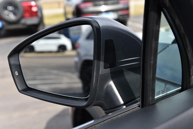 Volkswagen Tiguan Vehicle Image 10