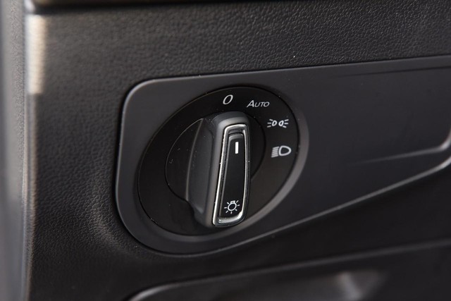 Volkswagen Tiguan Vehicle Image 11