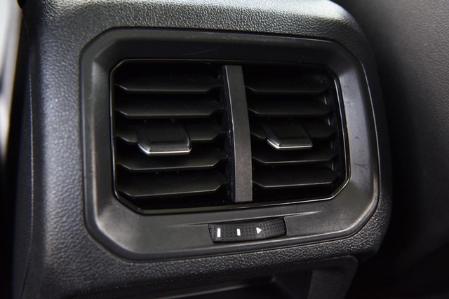 Volkswagen Tiguan Vehicle Image 23