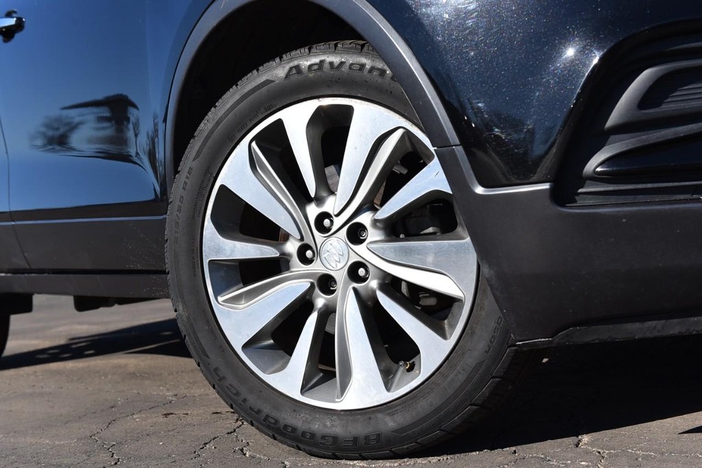 Buick Encore Vehicle Full-screen Gallery Image 03