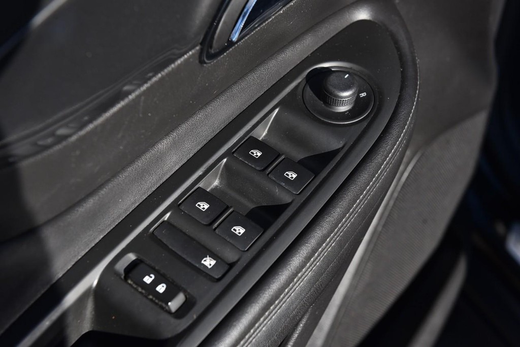 Buick Encore Vehicle Full-screen Gallery Image 08