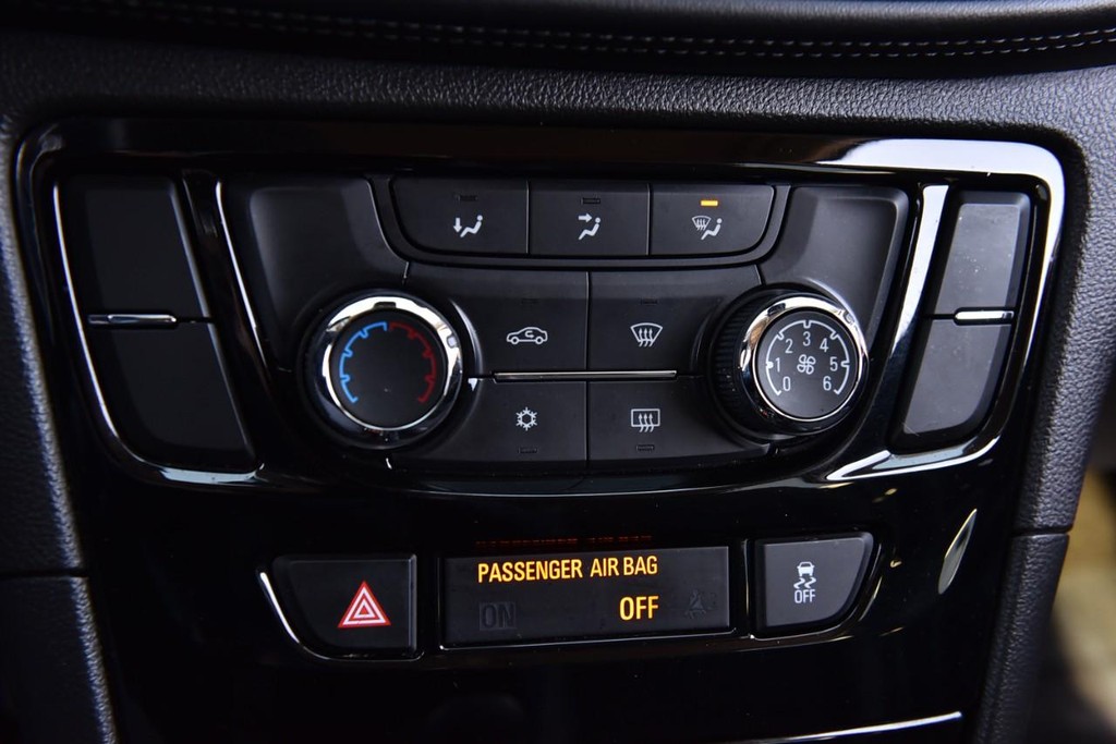 Buick Encore Vehicle Full-screen Gallery Image 13