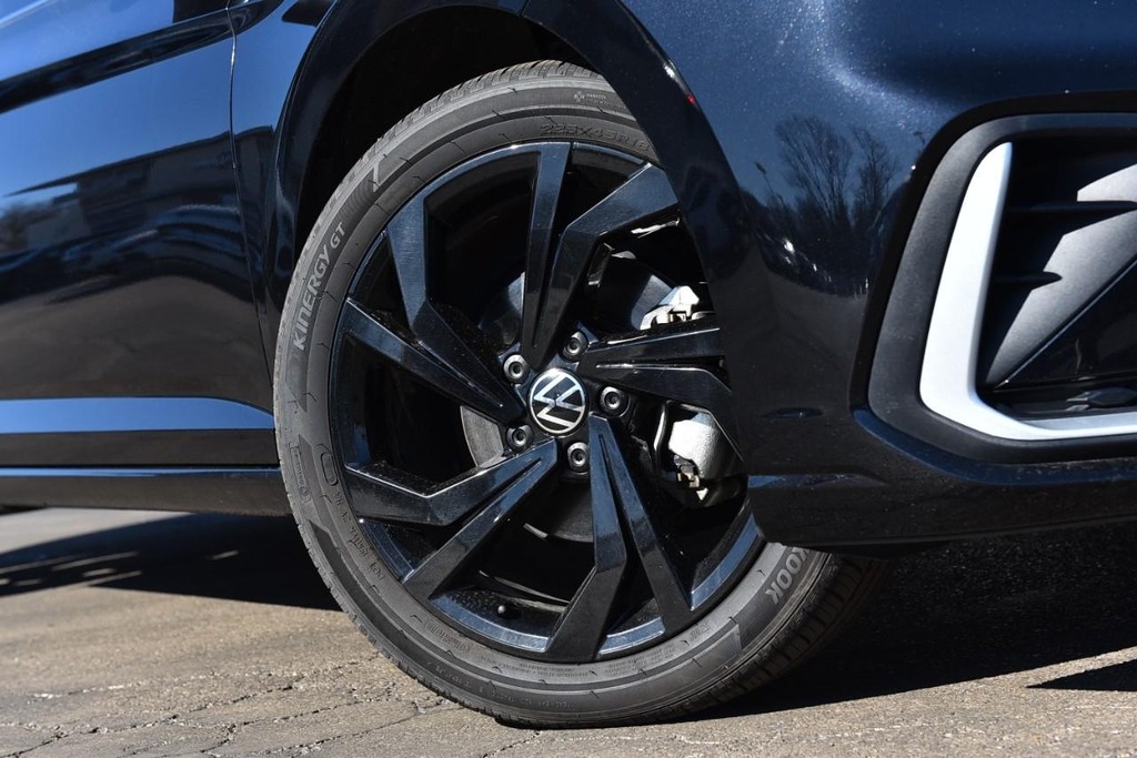 Volkswagen Jetta Vehicle Full-screen Gallery Image 3