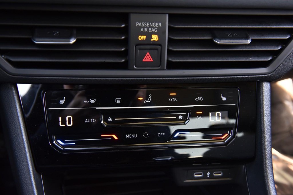 Volkswagen Jetta Vehicle Full-screen Gallery Image 15