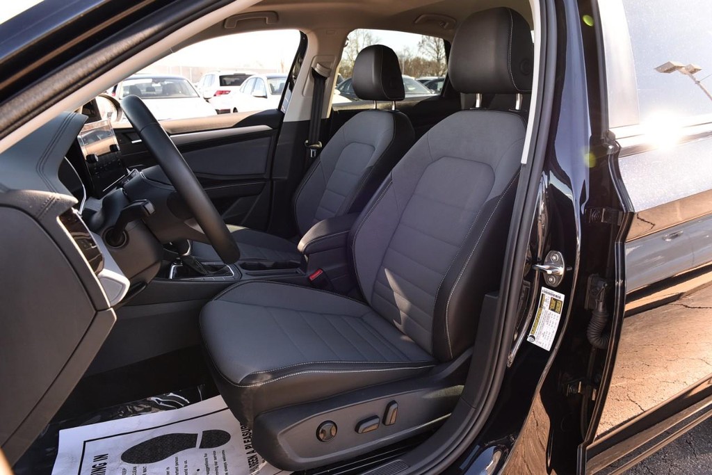 Volkswagen Jetta Vehicle Full-screen Gallery Image 20