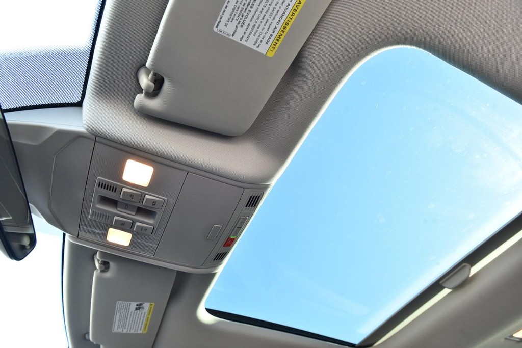 Volkswagen Jetta Vehicle Full-screen Gallery Image 22