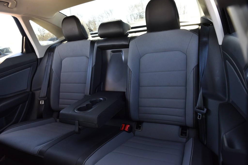 Volkswagen Jetta Vehicle Full-screen Gallery Image 23