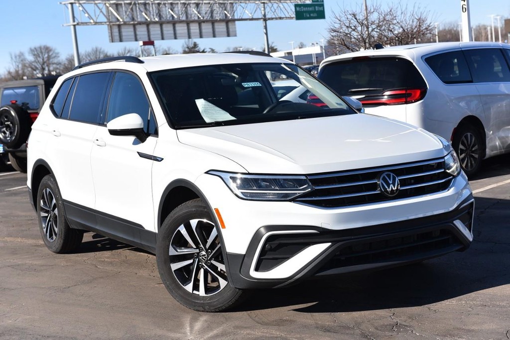 Volkswagen Tiguan Vehicle Full-screen Gallery Image 2