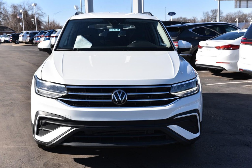 Volkswagen Tiguan Vehicle Full-screen Gallery Image 4