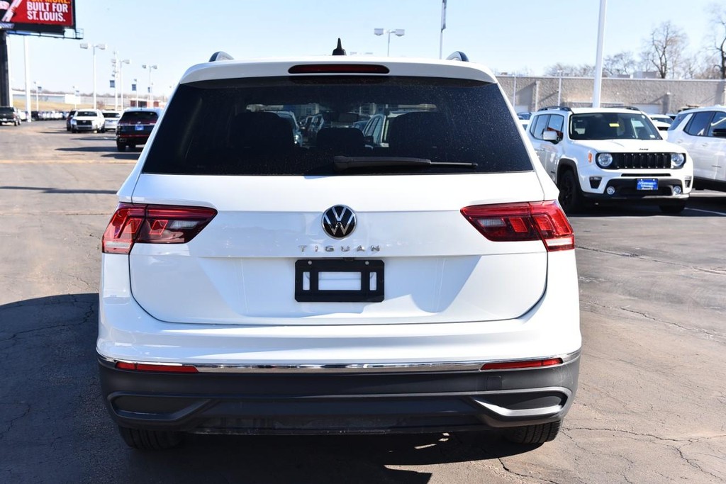 Volkswagen Tiguan Vehicle Full-screen Gallery Image 6