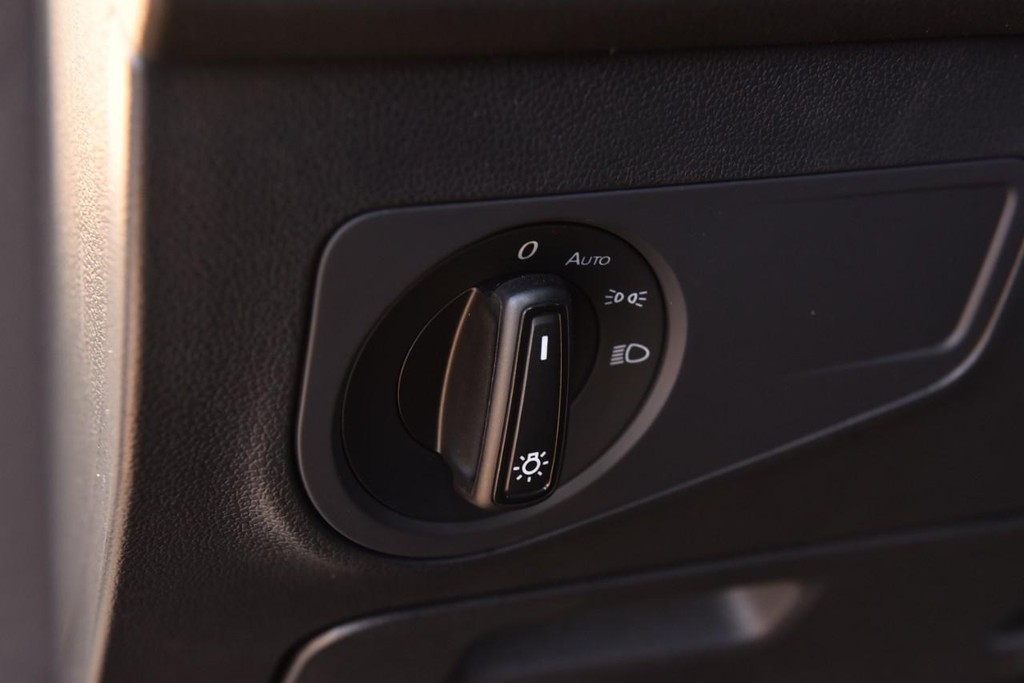 Volkswagen Tiguan Vehicle Full-screen Gallery Image 10