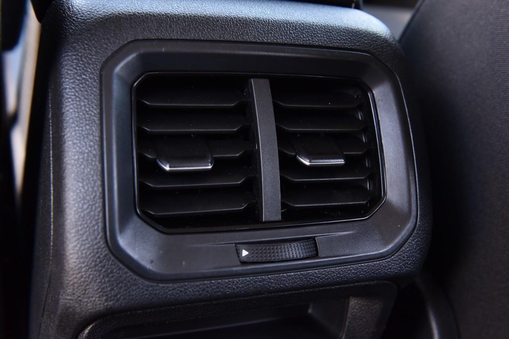 Volkswagen Tiguan Vehicle Full-screen Gallery Image 21