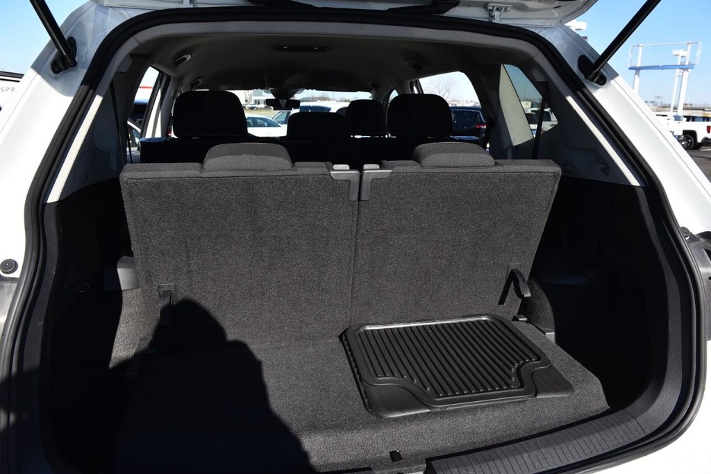 Volkswagen Tiguan Vehicle Full-screen Gallery Image 23