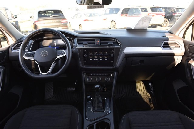 Volkswagen Tiguan Vehicle Image 07