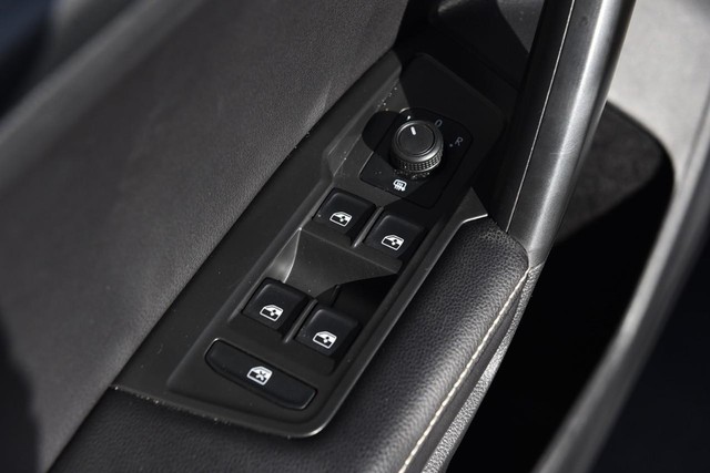 Volkswagen Tiguan Vehicle Image 08