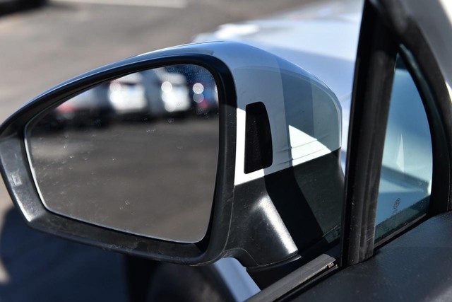 Volkswagen Tiguan Vehicle Image 09