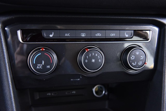 Volkswagen Tiguan Vehicle Image 14