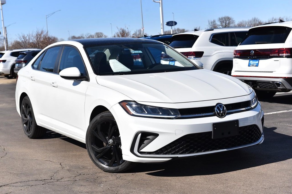 Volkswagen Jetta Vehicle Full-screen Gallery Image 2