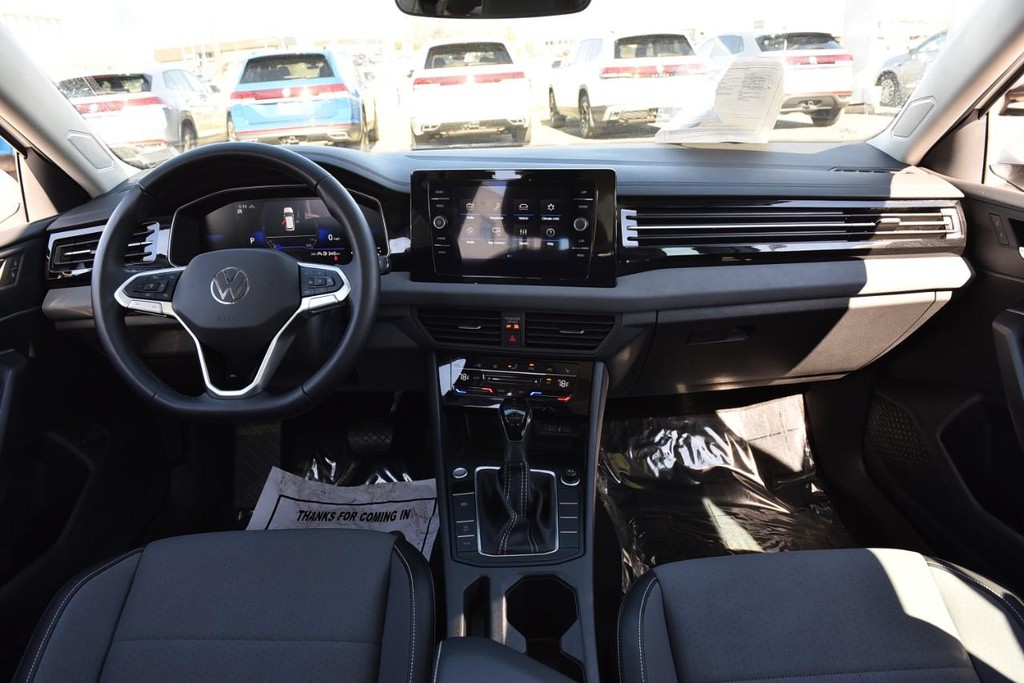 Volkswagen Jetta Vehicle Full-screen Gallery Image 7