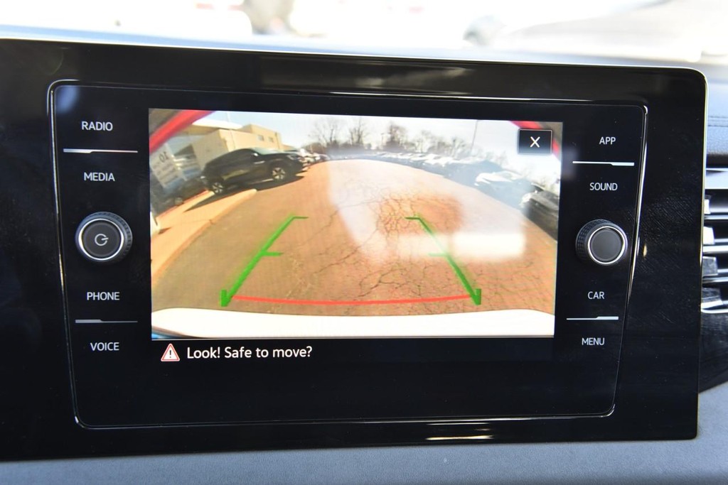 Volkswagen Jetta Vehicle Full-screen Gallery Image 13