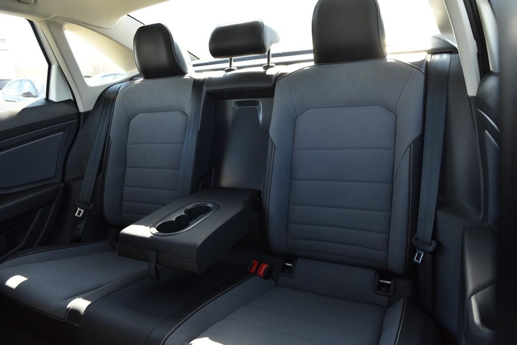 Volkswagen Jetta Vehicle Full-screen Gallery Image 23