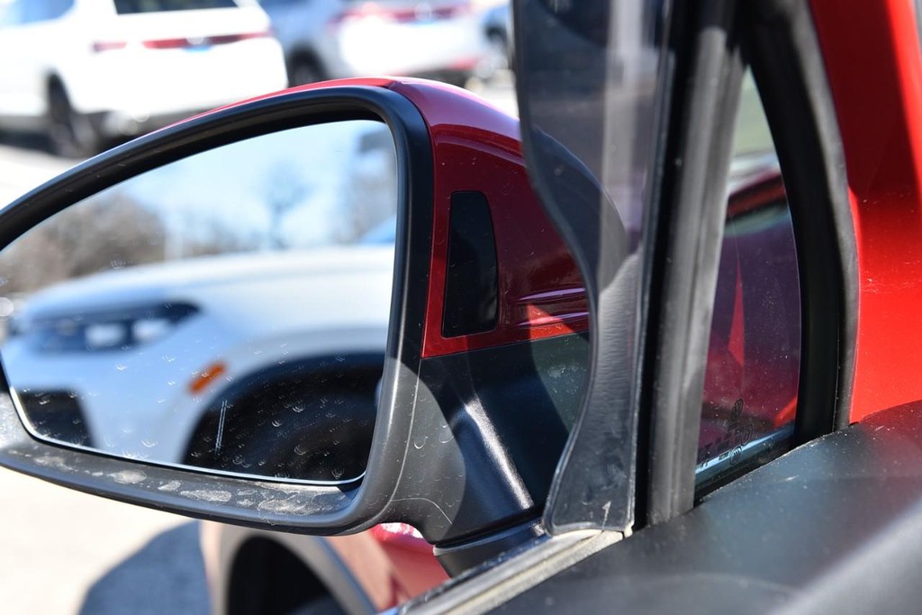 Volkswagen Tiguan Vehicle Full-screen Gallery Image 11