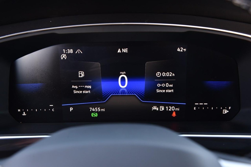 Volkswagen Tiguan Vehicle Full-screen Gallery Image 13