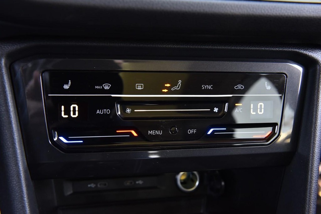 Volkswagen Tiguan Vehicle Full-screen Gallery Image 16