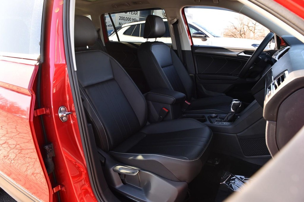 Volkswagen Tiguan Vehicle Full-screen Gallery Image 22