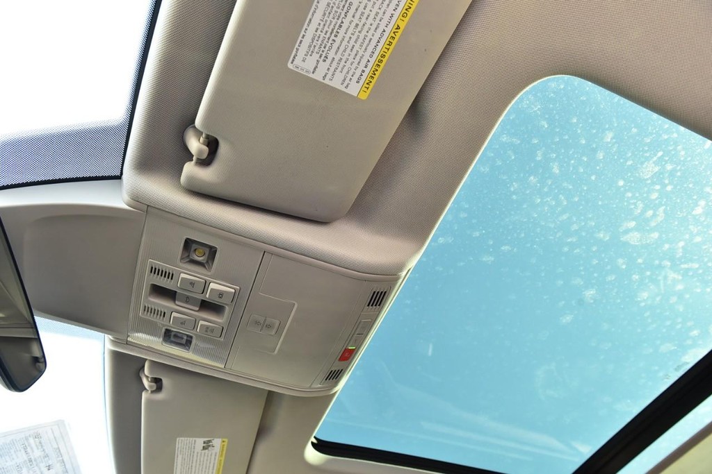 Volkswagen Tiguan Vehicle Full-screen Gallery Image 23