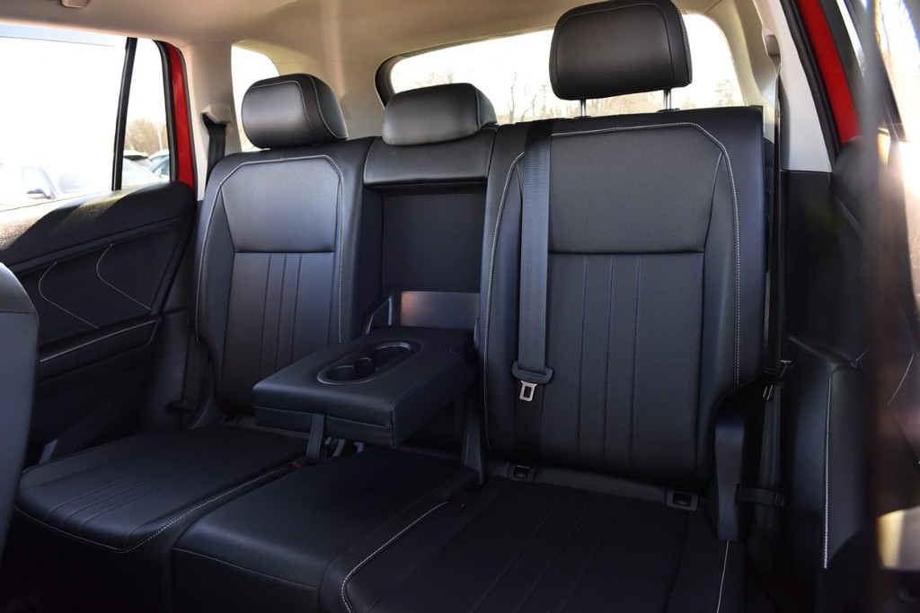 Volkswagen Tiguan Vehicle Full-screen Gallery Image 24