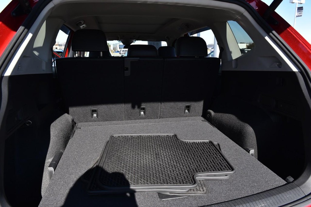 Volkswagen Tiguan Vehicle Full-screen Gallery Image 27