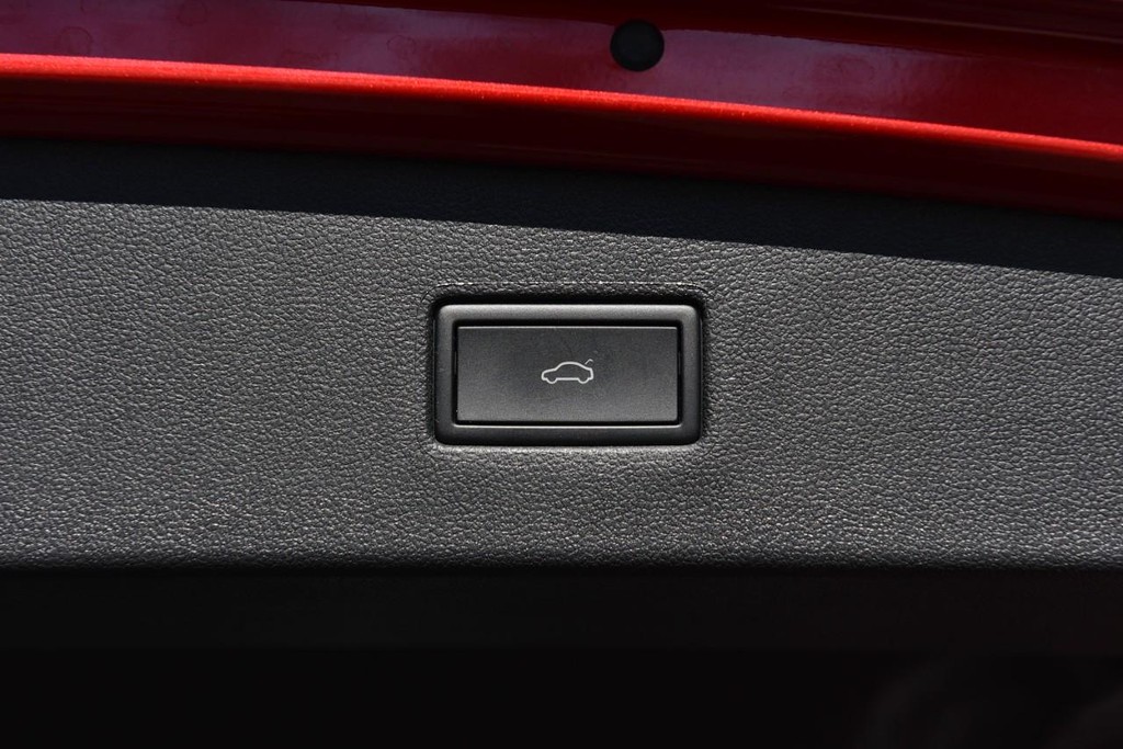 Volkswagen Tiguan Vehicle Full-screen Gallery Image 28