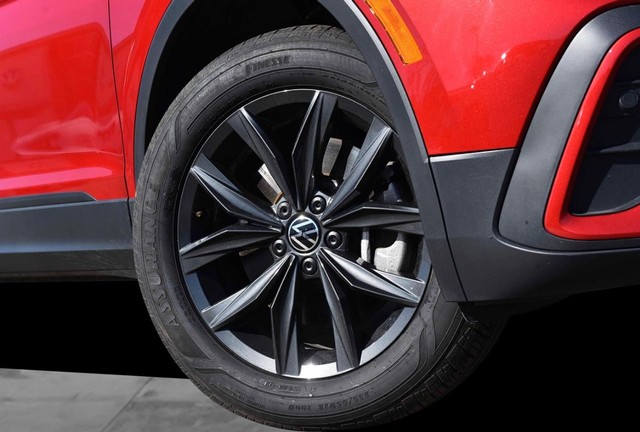 Volkswagen Tiguan Vehicle Image 03