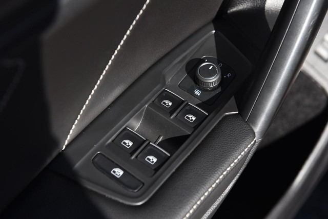 Volkswagen Tiguan Vehicle Image 08