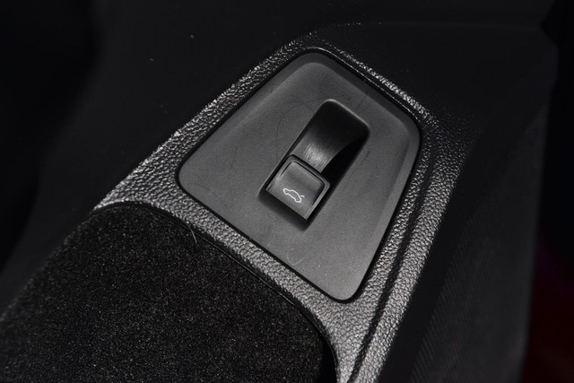 Volkswagen Tiguan Vehicle Image 09