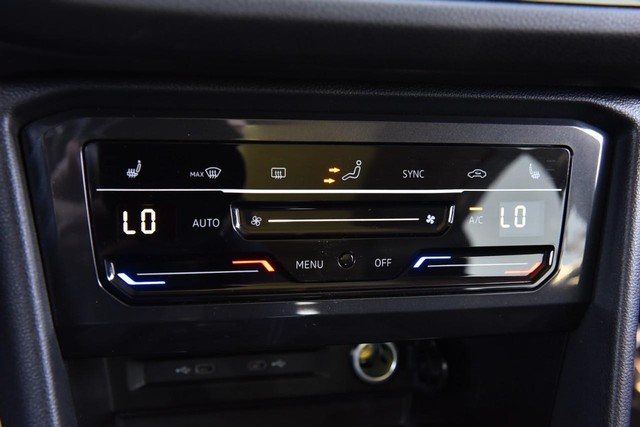 Volkswagen Tiguan Vehicle Image 16