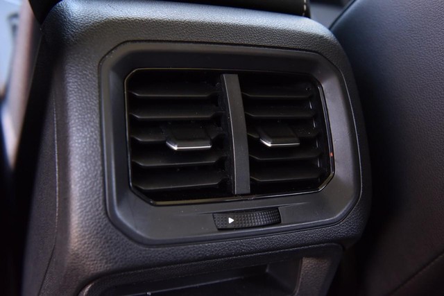 Volkswagen Tiguan Vehicle Image 25