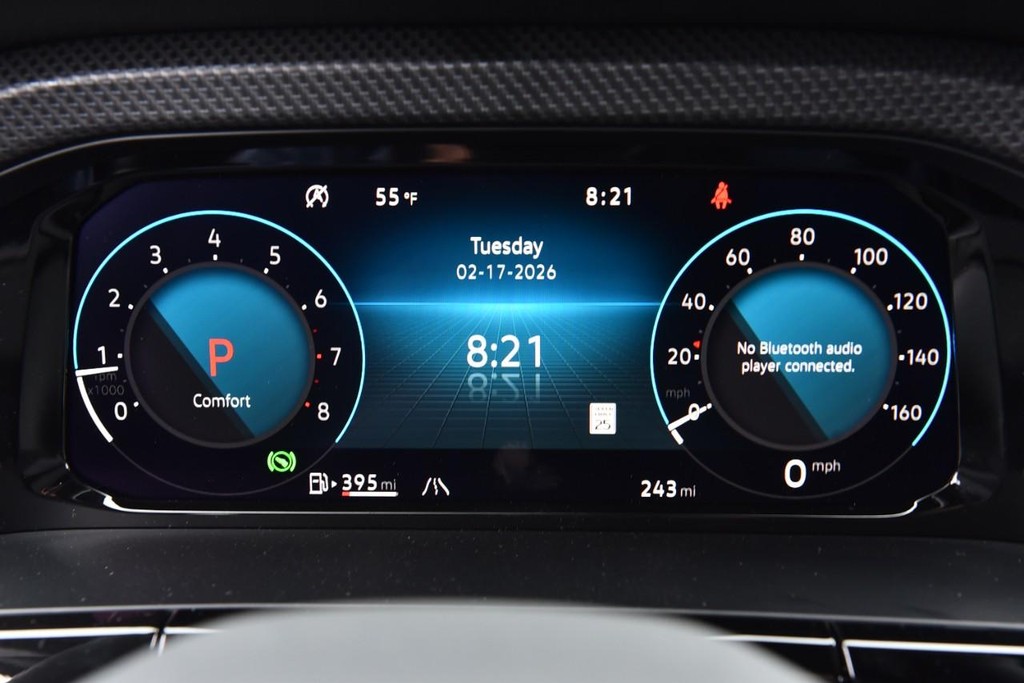 Volkswagen Atlas Cross Sport Vehicle Full-screen Gallery Image 12