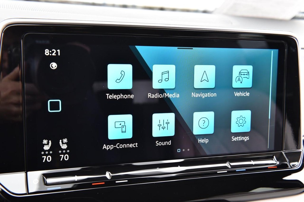 Volkswagen Atlas Cross Sport Vehicle Full-screen Gallery Image 14