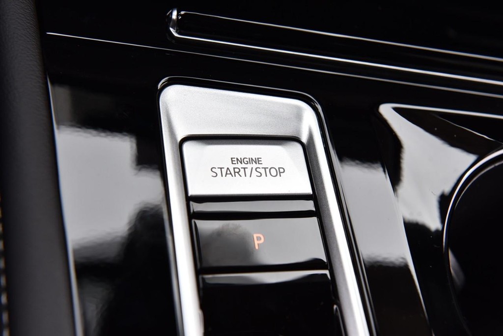 Volkswagen Atlas Cross Sport Vehicle Full-screen Gallery Image 17