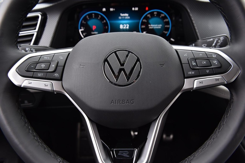 Volkswagen Atlas Cross Sport Vehicle Full-screen Gallery Image 18