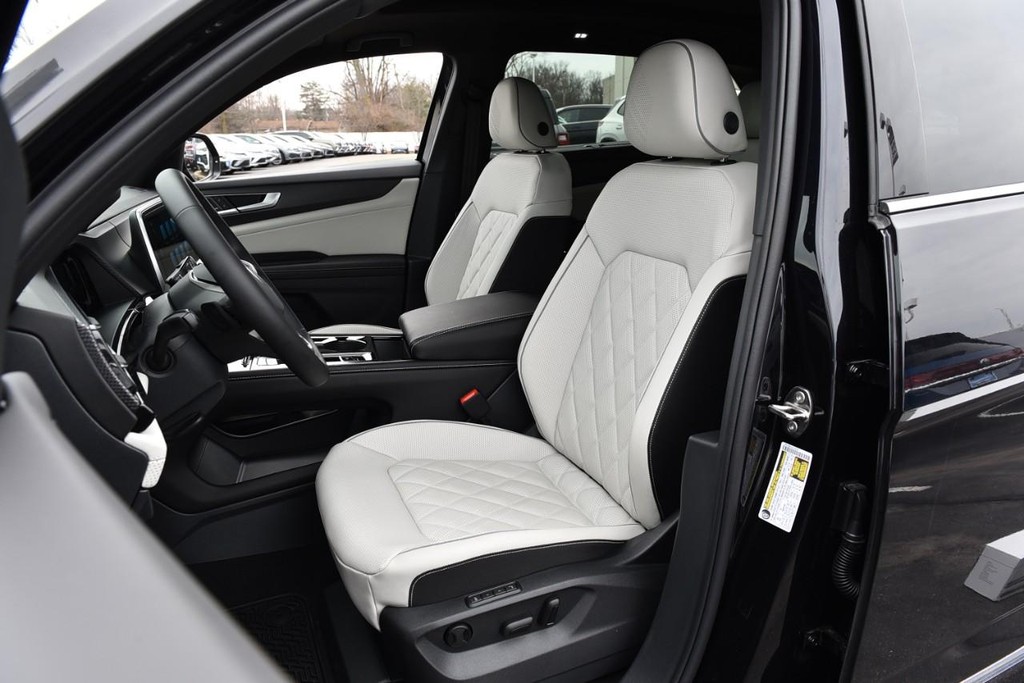 Volkswagen Atlas Cross Sport Vehicle Full-screen Gallery Image 19