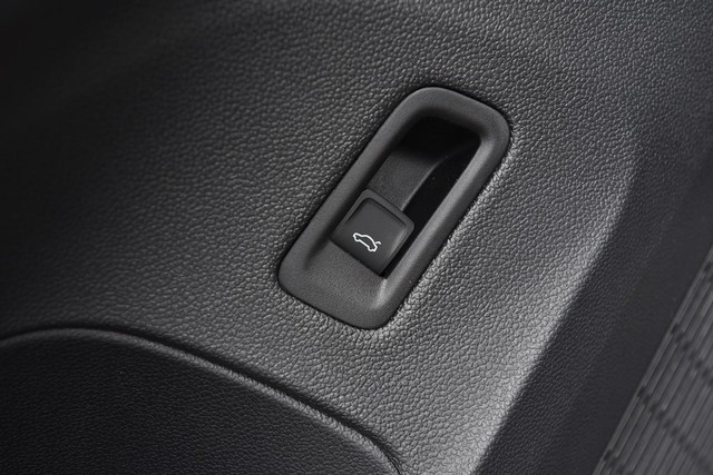 Volkswagen Atlas Cross Sport Vehicle Image 09