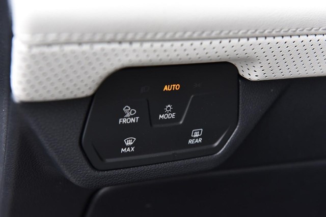 Volkswagen Atlas Cross Sport Vehicle Image 11