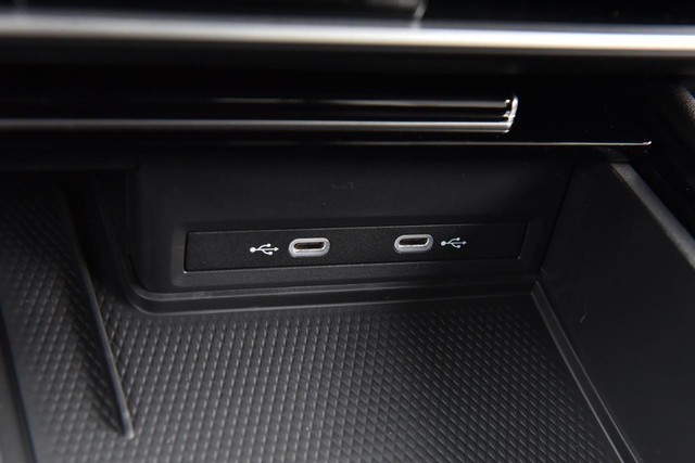 Volkswagen Atlas Cross Sport Vehicle Image 16