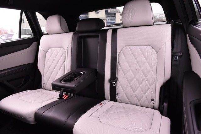 Volkswagen Atlas Cross Sport Vehicle Image 22