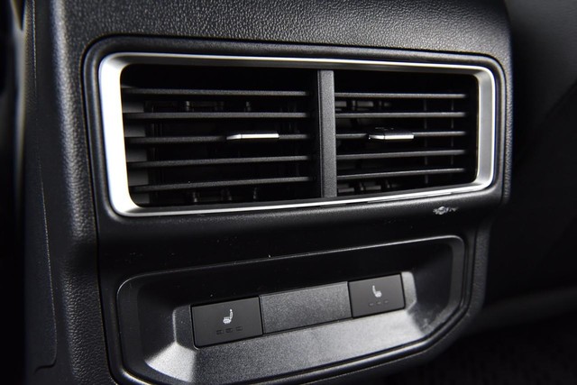 Volkswagen Atlas Cross Sport Vehicle Image 23